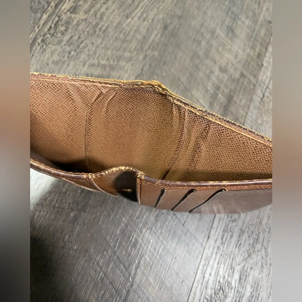 LOUIS VUITTON Mens Bi-Fold Wallet